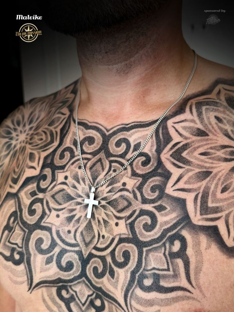 Dotwork_Chest_Tattoo_by_Maleike Kopie