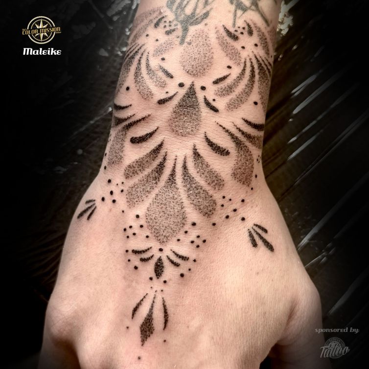 Dotwork_Hand_tattoo_by_Maleike Kopie