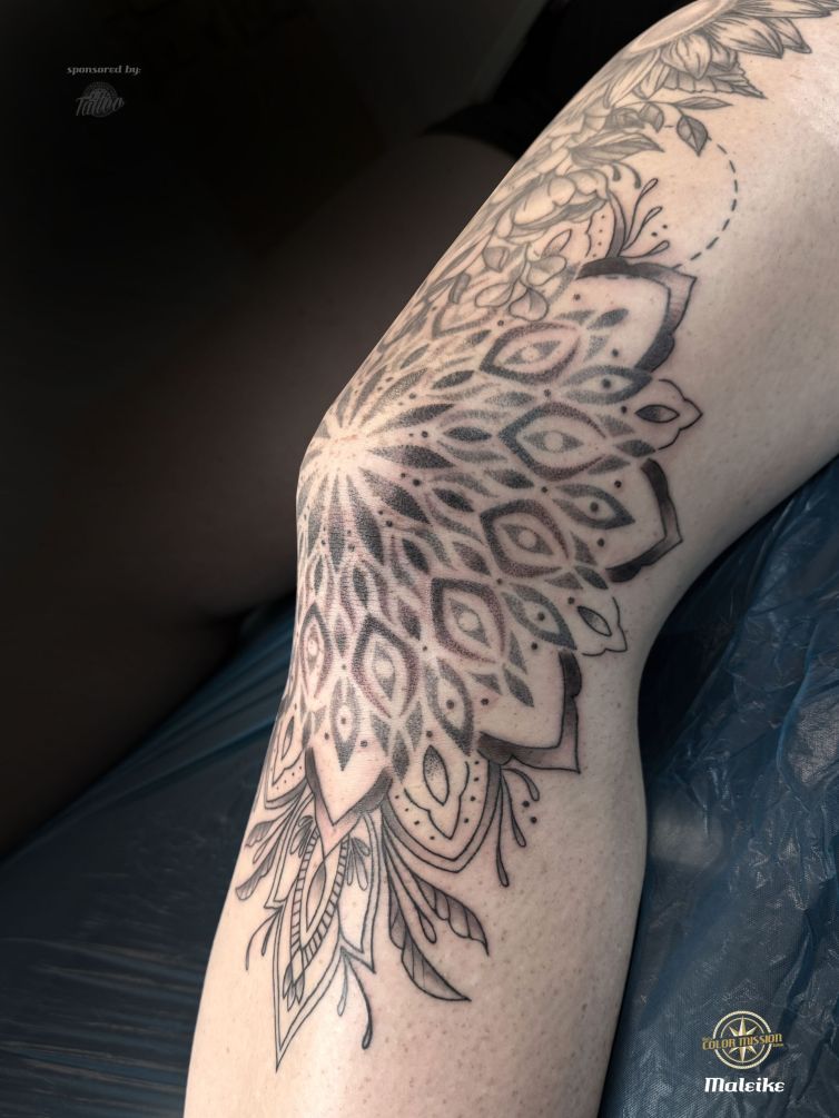 Dotwork_knee_tattoo_by_Maleike Kopie